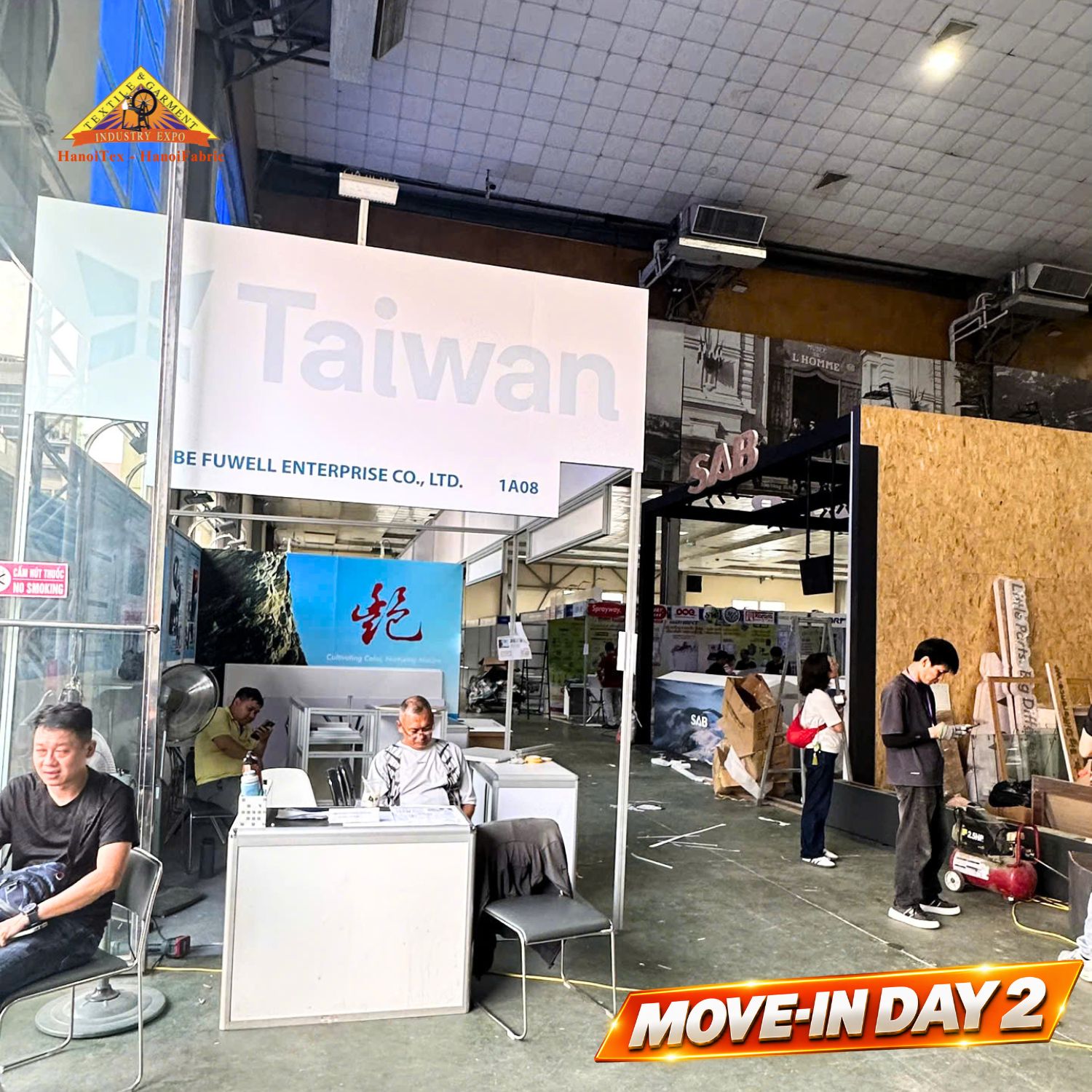 Lắp dựng gian hàng khu vực Taiwan và gian hàng SAB tại HanoiTex 2026